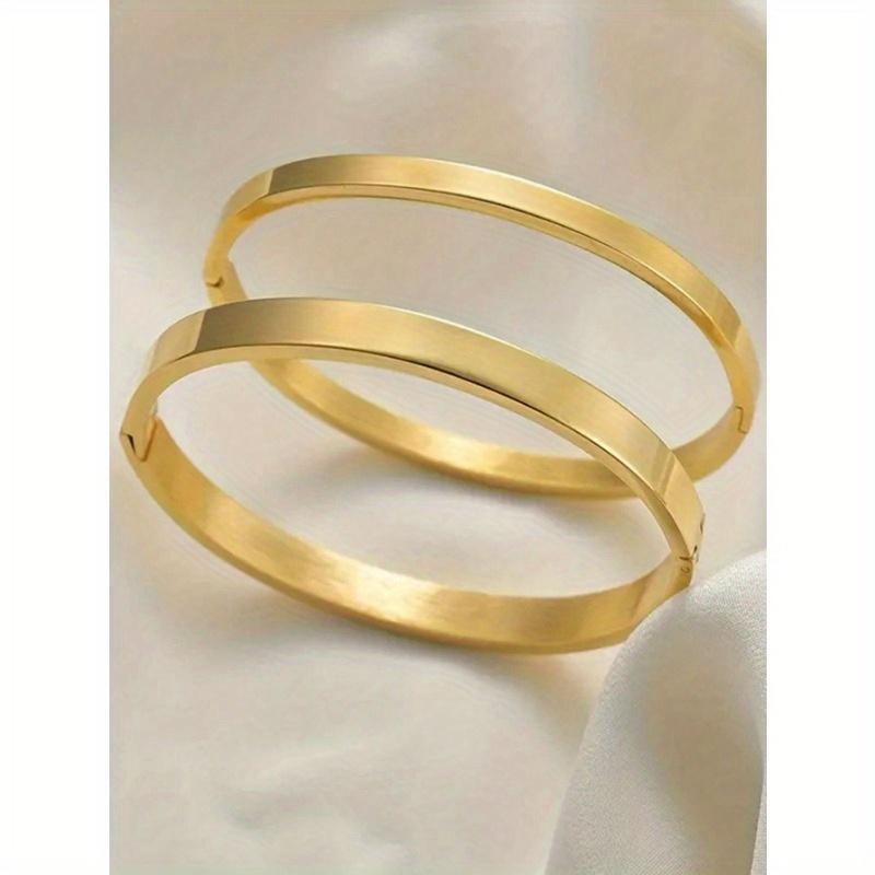 Парный титановый браслет-манжета с минималистичным дизайном и зеркальной полировкой