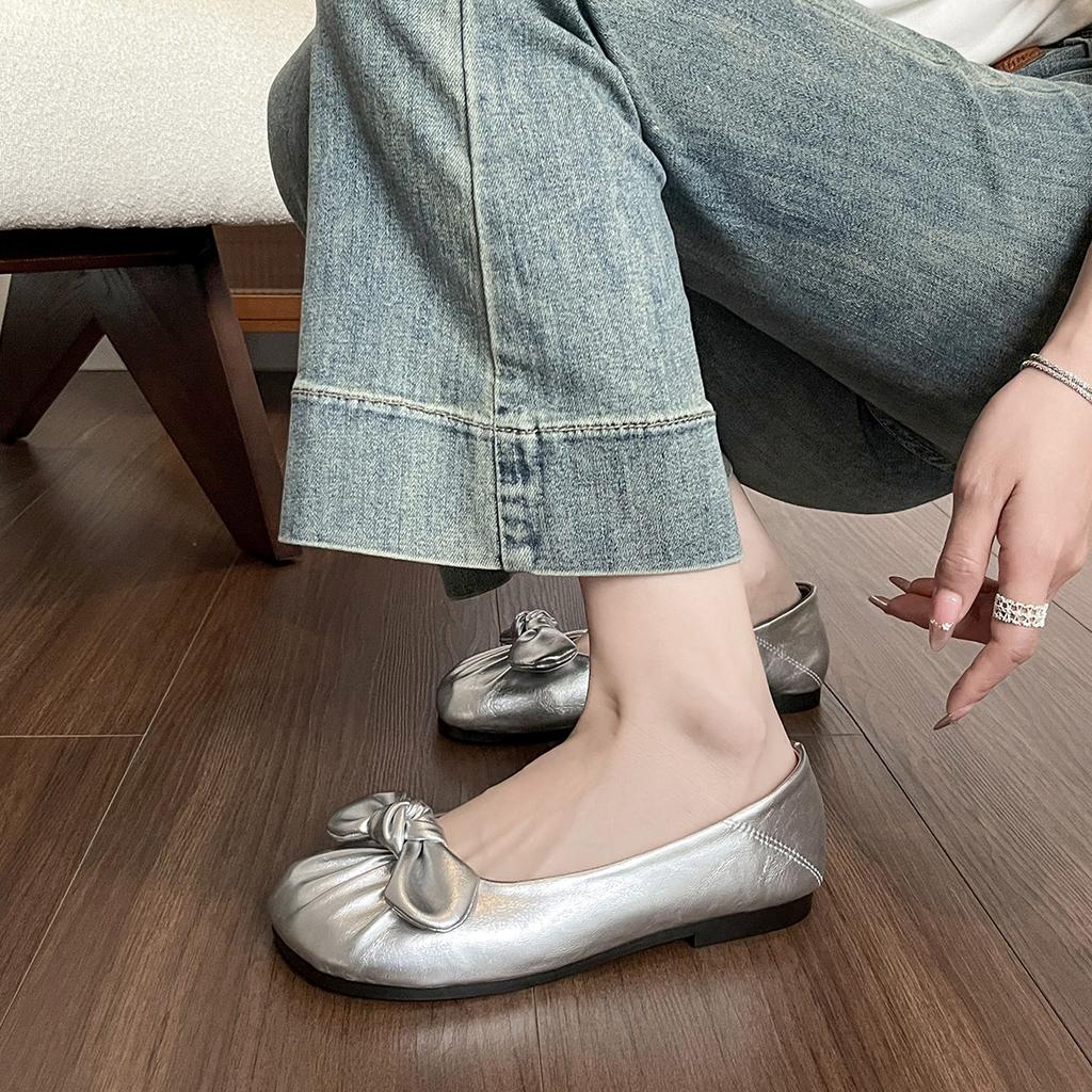 French silver single shoes female super soft not tired feet 2026 spring and autumn fairy wind light mouth bow Doudou shoes