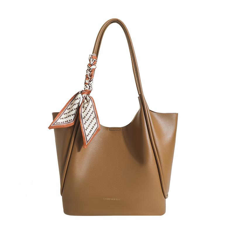 Light luxury bag 2025 new mother bag large capacity soft leather tote bag fashion child and mother shoulder bag portable women's bag