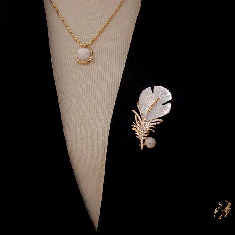 Модная брошь с кристаллами и перьями, булавки для женщин, роскошный белый жемчуг, золотой цвет, вечерние свадебные подарки, аксессуары для одежды