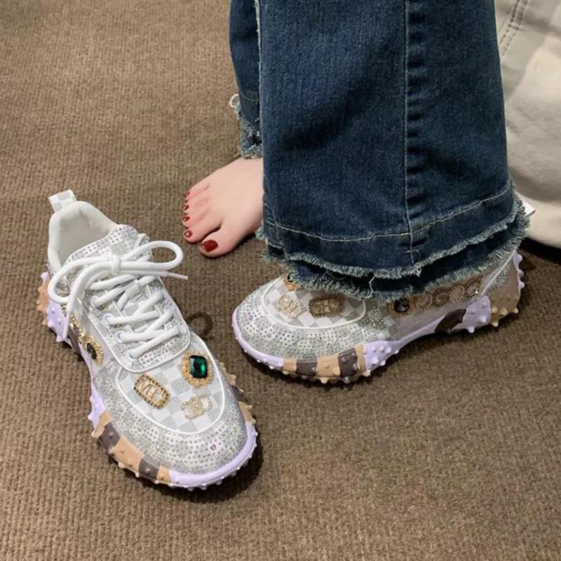 Туфли Party Queen Новые женские кроссовки со стразами Бриллиантовые Дышащие Роскошные Повседневные Толстая подошва Папины Спортивные туфли Muje