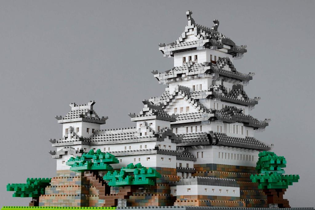 Kawada Nanoblock Himeji Castle Special Deluxe Edition, версия Metallic Silver. НБ-042А