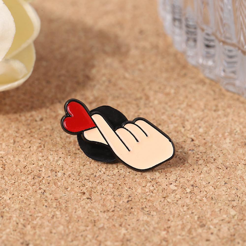 Creative Cute Cartoon Finger Heart Alloy Brooch, Men'S And Women'S Couple Bag Clip Accessories