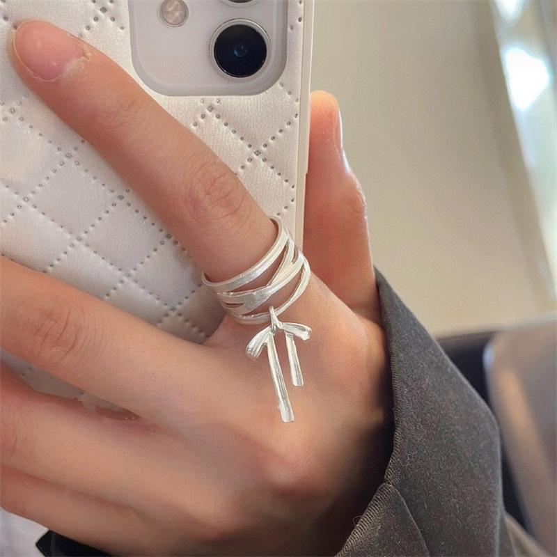 Французское кольцо из стерлингового серебра 925 пробы с бантом из балетной ленты и подвижным дизайном - Элегантное и девичье.