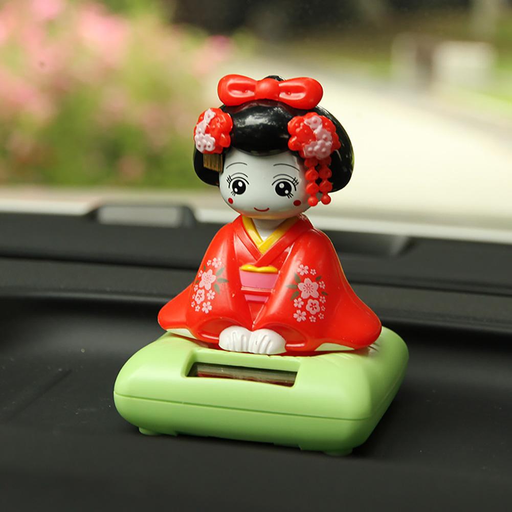 Кукольный автомобиль в японском стиле на солнечных батареях, украшение в виде кимоно, девочка, качающая головой, кивающая головой, мультяшная кукла, приборная панель, милые автомобильные аксессуары