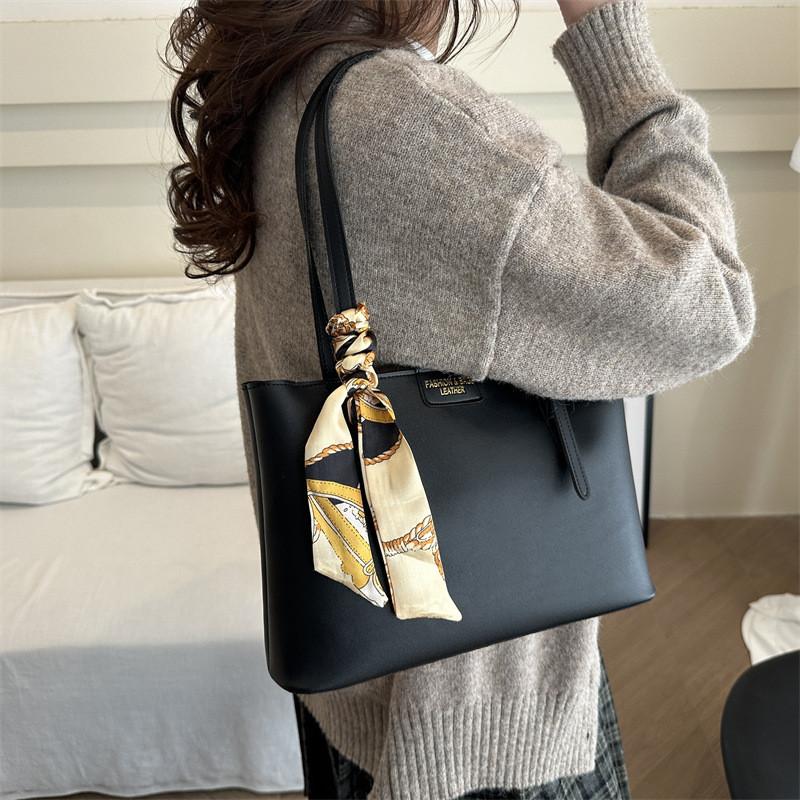 Stylish Large Capacity Tote Bag For Women In Chic Colors For Work And Daily Use