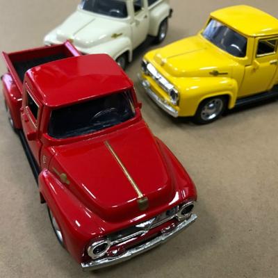 Детская игрушка Пикап из сплава с двойной открытой дверью и откатным автомобилем Ford F100 Pickup1 1956 года выпуска1:32