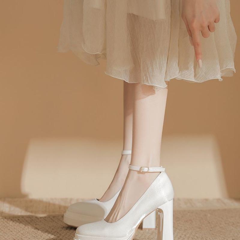 Белые атласные туфли на платформе для невесты, в стиле Мэри Джейн с круглым носком и массивным каблуком для женщин, удобные свадебные туфли.