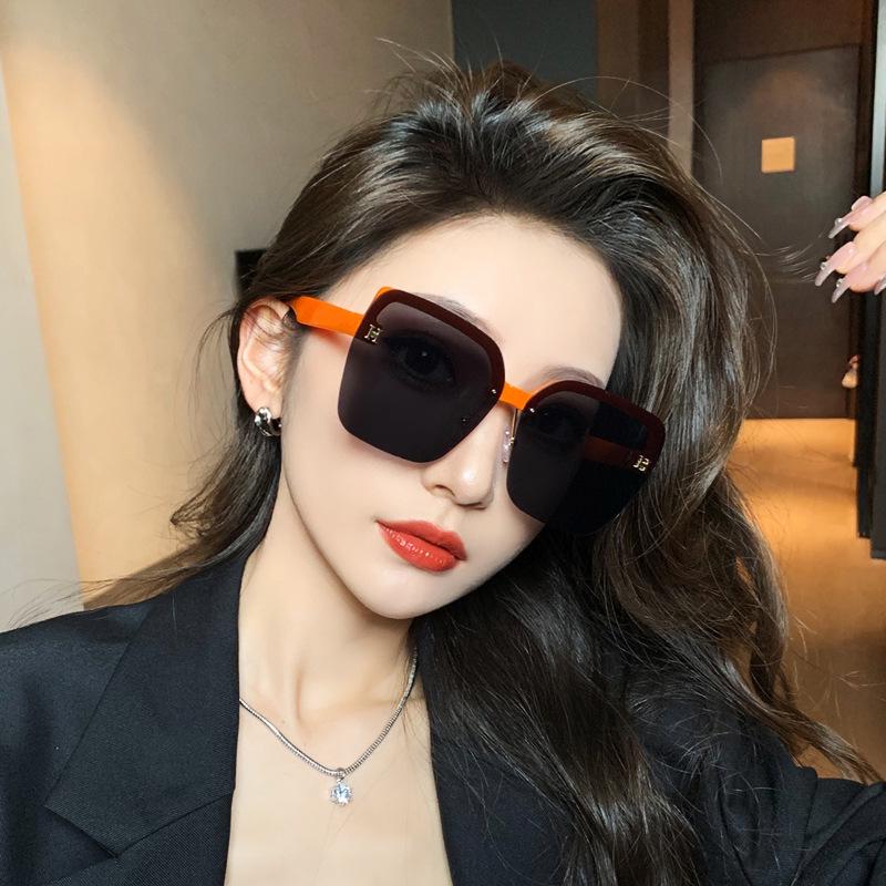 Высококачественные солнцезащитные очки без оправы для женщин — защита от ультрафиолета, идеально подходят для круглого лица и летнего солнца.