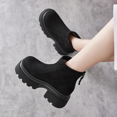 Женские зимние ботинки на толстой подошве 2025 новая бархатная утолщенная верхняя одежда теплая и увеличивающая рост универсальные короткие ботинки мартин