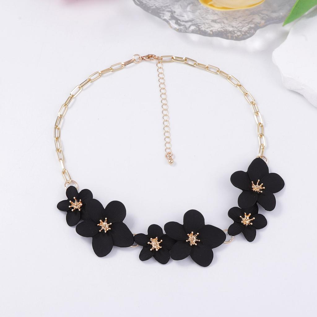 European and American exaggerated fashion simple light luxury design sense alloy series flower collarbone chain exotic style versatile women's models