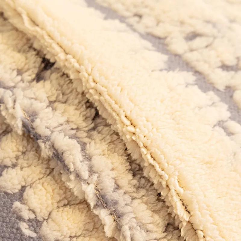 New Light Luxury Striped Anti Slip Sofa Towel Autumn and Winter Thick Plush Furniture Dust Cover Soft Comfortable Warm Blanket