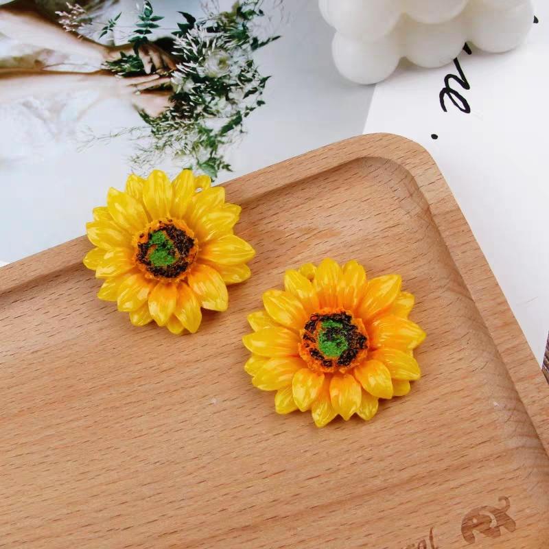 Engood 50Pcs Resin Sunflower Button Sewing Trim & Embellishment Craft Buckle for DIY Earrings Necklace Pendants Hair Phone Case