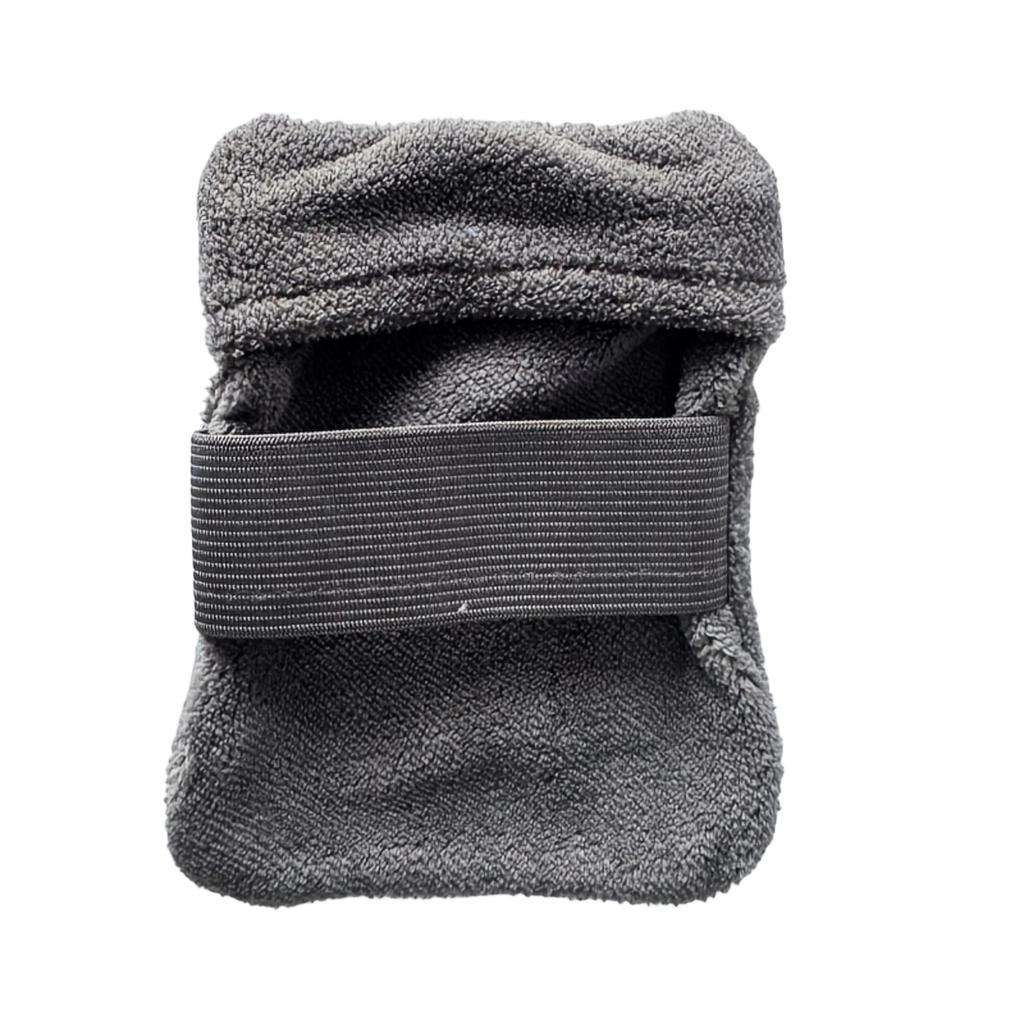 Beach Sand Removal Glove Outdoor Sand Cleaner Hand Tool for Removing Sand from Skin and Surfaces with Elastic Strap for Secure Fit