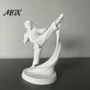 Настольное украшение 3D-печатная статуэтка человека, выполняющего удар ногой в каратэ, Белая фигурка скульптура для боевых искусств, Современный декор для дома, Украшение с персонажем тхэквондо, Минималистичный