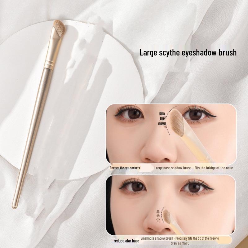 Серповидная кисть для контурирования носа: Наклонная полувеерная головка для выделения, контурирования и растушевки.. Идеальная маленькая кисть для начинающих.