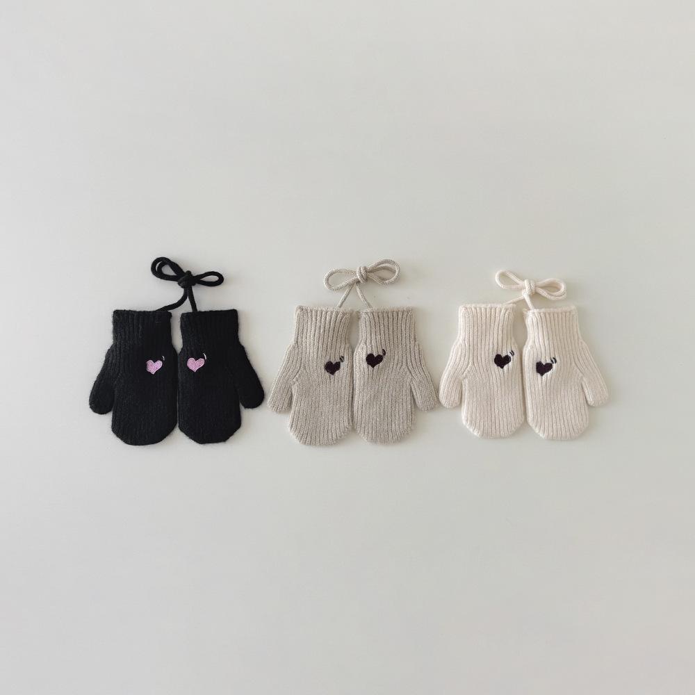Korean Style Kids Mittens with Love Heart Pattern Ins Fashion Winter Gloves with Anti-Loss Neck Cord Warm Baby Toddler Mittens