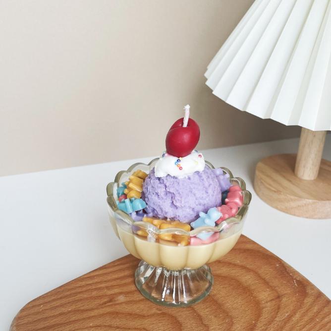 Creative Soy Wax Scented Candles for Home Decoration Luxury Private Label Ice Cream Glass Bottle Scented Candles