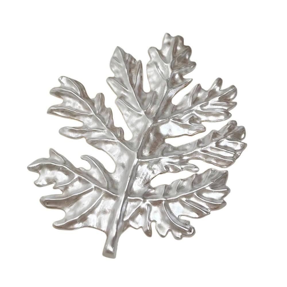Exquisite Corsage Ornament Maple Leaf Brooch Vintage French Style Long Leaf Pin Gold Chest Flower Metal Glossy Brooch Gift