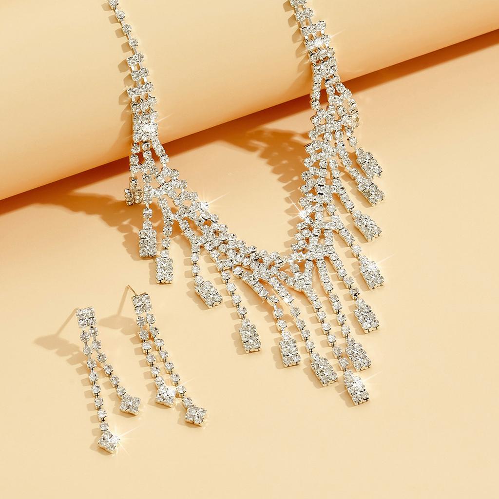 3 предмета Женский модный дизайн Длинное ожерелье с кисточками Серьги Набор цирконов Свадебный банкет Вечеринка Праздничный подарок