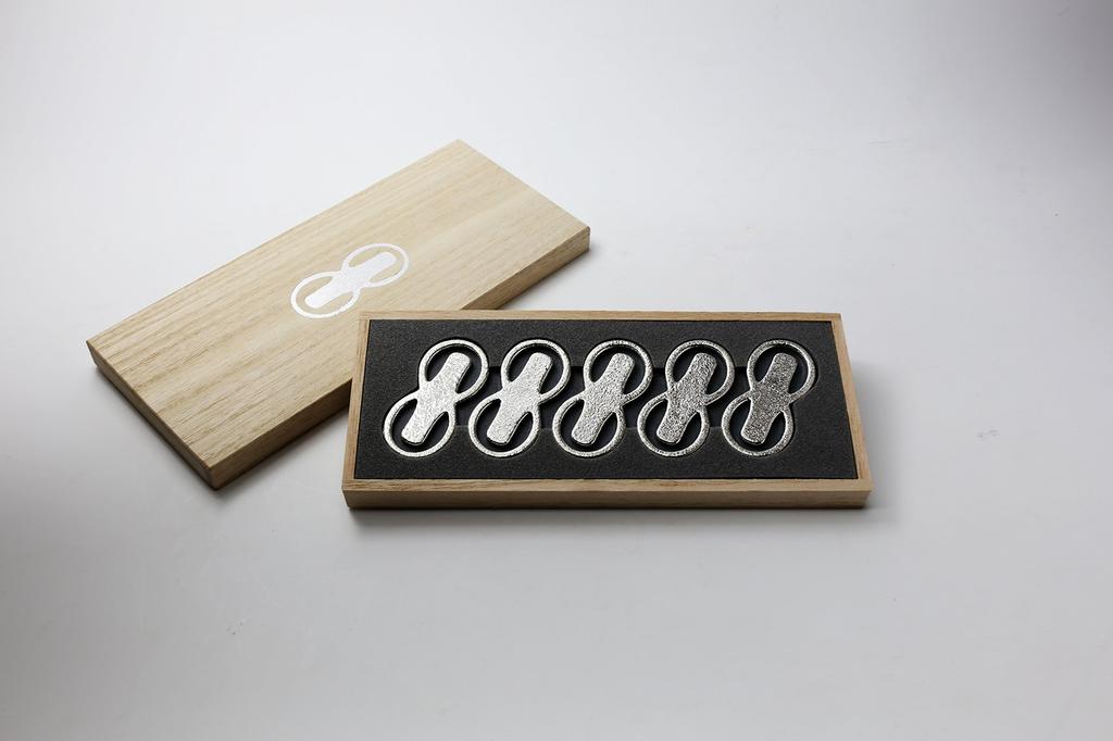 Nousaku Tin Chopstick Rest - "8" - 5 pieces 501200