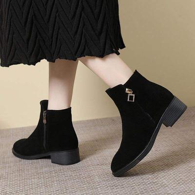 2025 осень и зима новые короткие ботинки на толстом каблуке женские корейская версия из матовой кожи универсальные женские ботинки бархатные на среднем каблуке ботинки Мартин