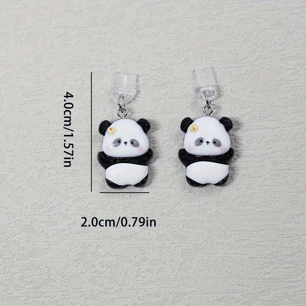 Очаровательный брелок для телефона в виде панды: Милая черно-белая панда с цветком, защищает ваш телефон от пыли