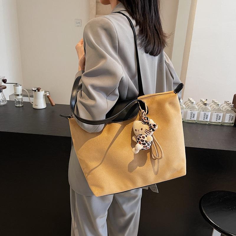 2025 Autumn New Bag Women's Fashion Simple Shoulder Bag Niche Design Casual Trend Large Capacity Tote Bag