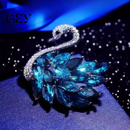Metal Clothing Pins Sparkling Swan Brooch for Women, Rhinestone Decorative Lapel Jackets Accessories Pin, Animal Shaped Jewelry Suits Coats