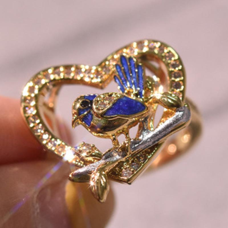 Креативные птицы, воробьи и крапивники звенят модными каплями клея.