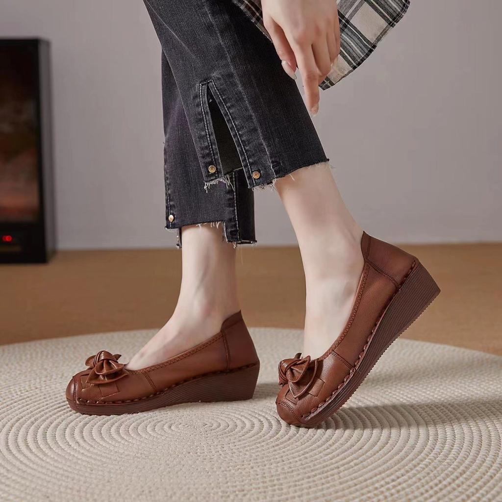 New Cowhide Slope Heel Women's Shoes Comfort Mother's Shoes Soft Sole Genuine Leather Shallow Mouth Flat Women's Shoes