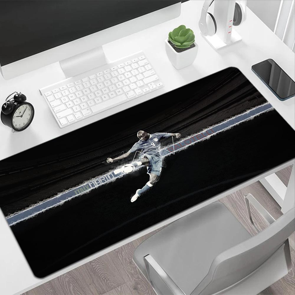 Mesut Özil Football Legend Large Mouse Pad Desk Mat Ultra-Long Desk Mat Non-Slip Rubber Base Perfect for Office Laptop Gaming Setup