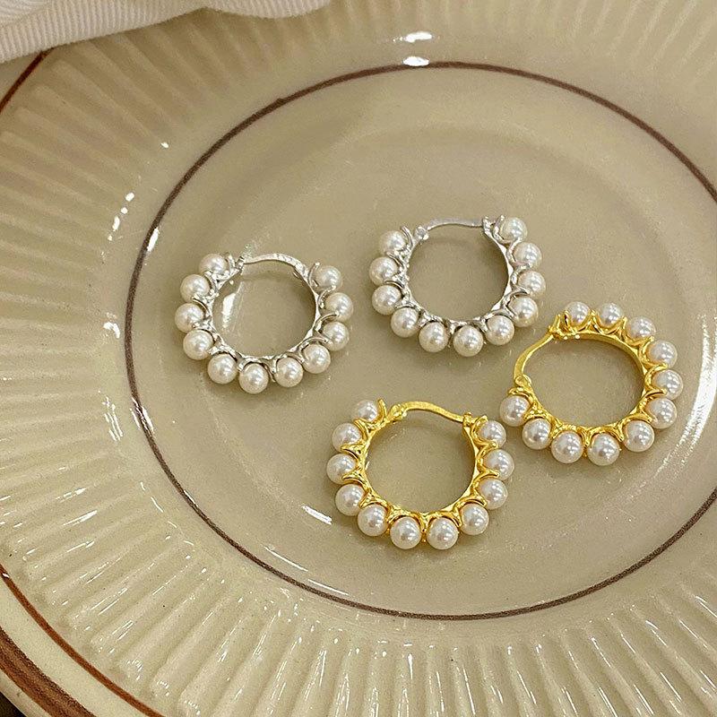 Light Luxury High-end French Elegant Temperament Pearl Ear Button Autumn and Winter Sweater Accessories New Style