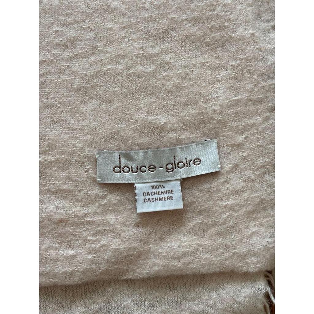 Б/у Шарф-палантин Douce Gloire, нежно-розовый, большой, кашемировый. Состояние как новый. Красивое состояние.
