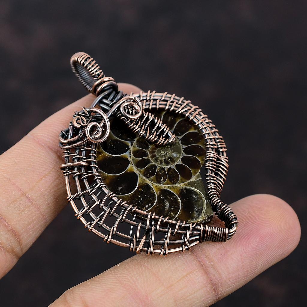 Подвеска из окаменелости аммонита, обернутая медной проволокой, драгоценный камень, кулон ручной работы, уникальный стиль, ювелирное изделие, обернутое медной проволокой, кулон в подарок для матери