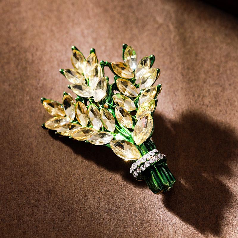 Exquisite Lavender Bouquet Women's Lapel Brooch - Elegant Purple Corsage Pin Accessory