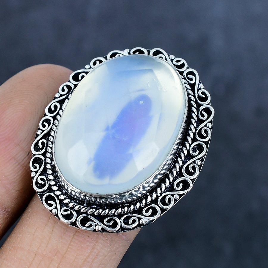 Кольцо из серебра 925 пробы с натуральным молочным опалом, размер 7 W5w08