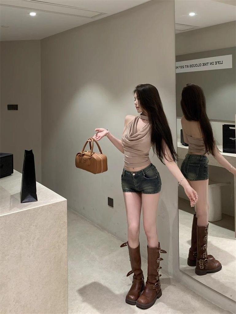 Хаки Топ-майка с открытой спиной, драпированным вырезом и завязками на шее - Женский летний топ без рукавов