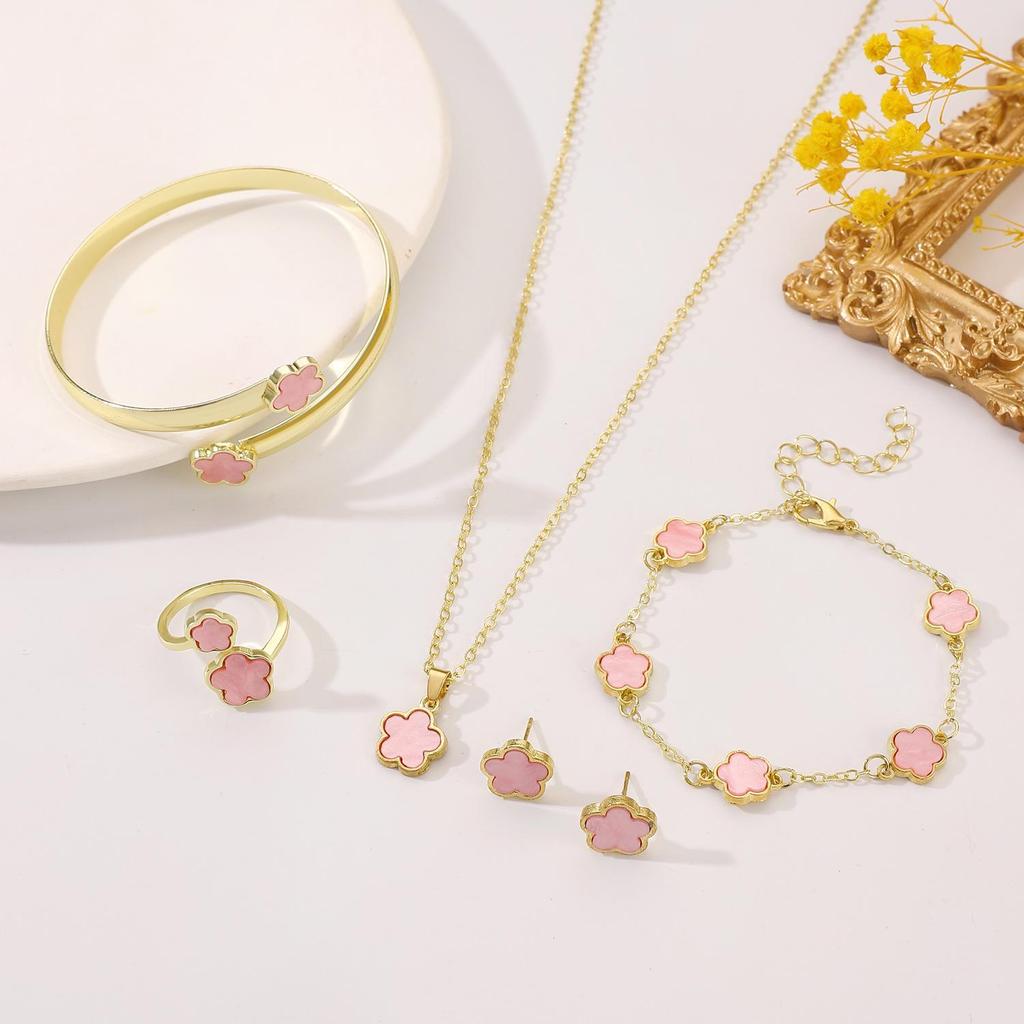 Комплект украшений «Цветок на удачу»: Браслет, серьги, ожерелье и кольцо с пятилистным клевером для женщин.
