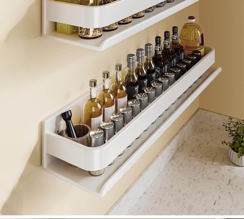 Настенная кухонная стойка в кремовом стиле: Многофункциональное белое хранилище без перфорации для приправ и специй