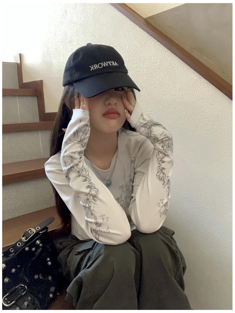 Хлопковая футболка с длинным рукавом с принтом - Дизайн приталенного кроя для начала осени