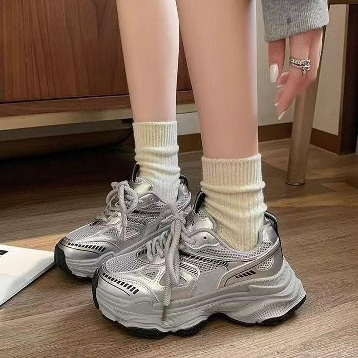 Кроссовки папины 2025 весна и лето новые на толстой подошве нескользящие увеличивающие рост сетчатые дышащие универсальные легкие спортивные и повседневные туфли