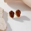 Необычные геометрические женские серьги-пусеты янтарного цвета, коричневые акриловые серьги с имитацией камня, маленькие серьги для женщин, новинка 2025