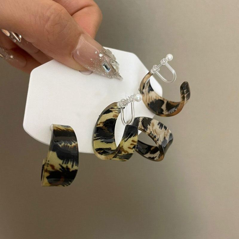 Акриловые серьги-гвоздики с леопардовым принтом для женщин Геометрические серьги-гвоздики в форме буквы C Ювелирные изделия Подарки