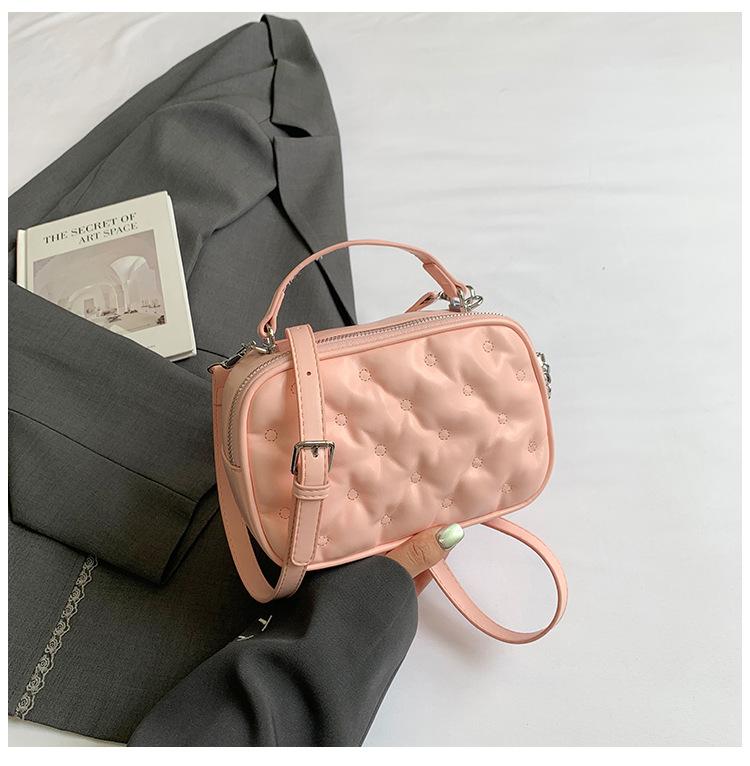 Летняя сумка высокого класса, легкая роскошь, нишевая, женская, 2025, новая мода, зарубежный стиль, маленькая квадратная сумка для ношения в руке, плечевая сумка-мессенджер