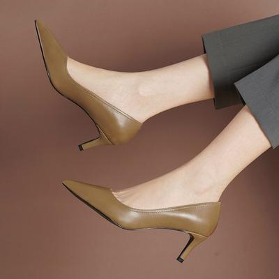 Весенние новые туфли из кожи с острым носком и мелким вырезом, на тонком каблуке, из шинной воловьей кожи, для офисных работников, на высоком каблуке, универсальная женская обувь