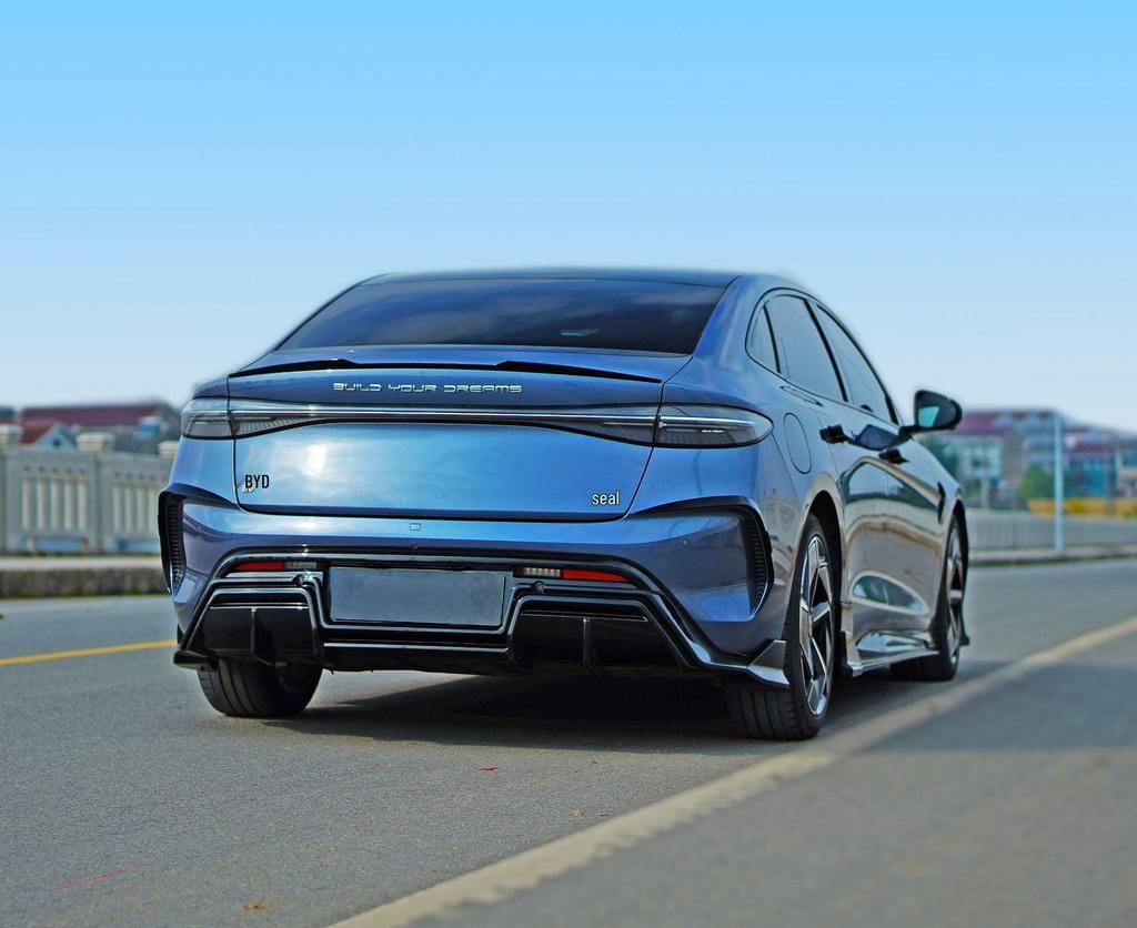 Комплект стайлинга передней и задней части BYD Seal EV, модель DC: Боковой порог, Передний сплиттер-губа, Задний спойлер, Яркая полоса