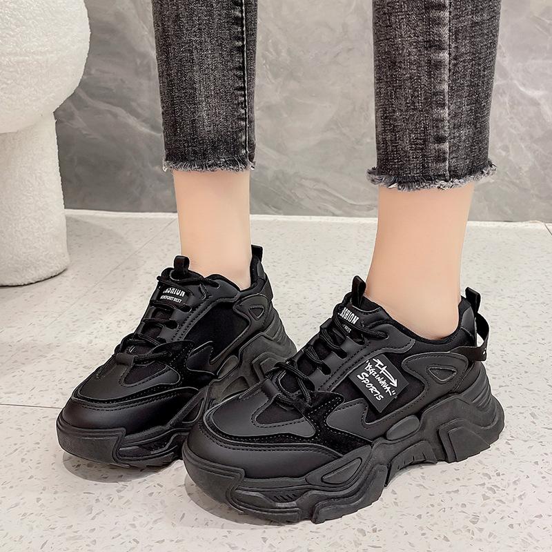 Модная спортивная и повседневная женская обувь