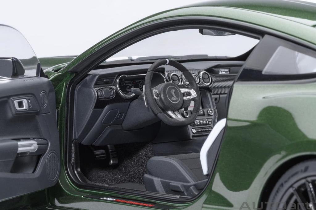 AUTOart Масштаб Ford Mustang Shelby GT500 Готовая модель 73097 1/18 (Зеленые/Белые полосы)