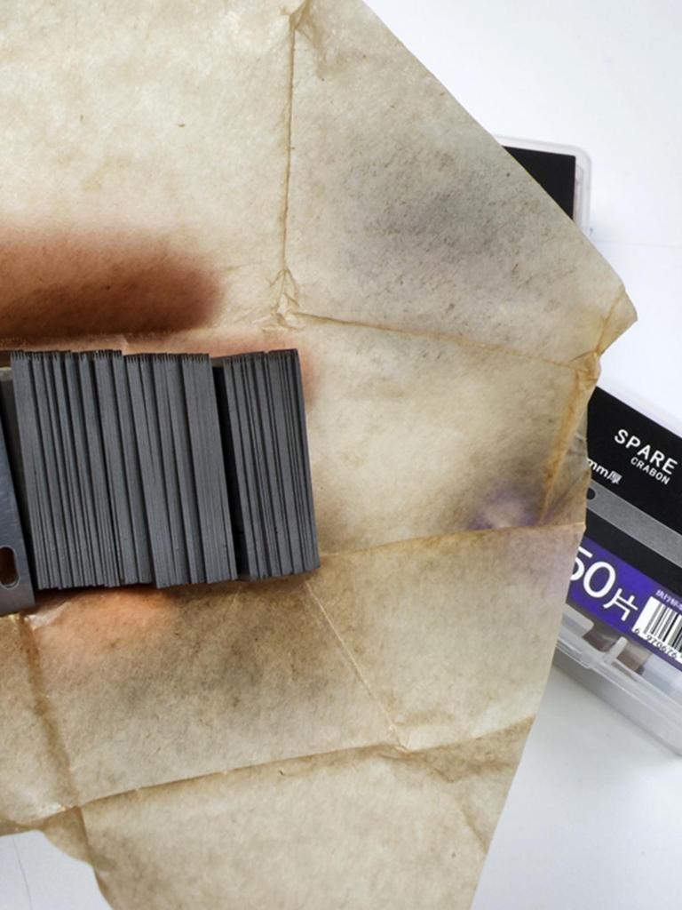 No. 4 Flat Blade Carving Spatula & Glue Removal Knife for Mobile Phone, Screen Protector, & PCB Circuit Board Repair.